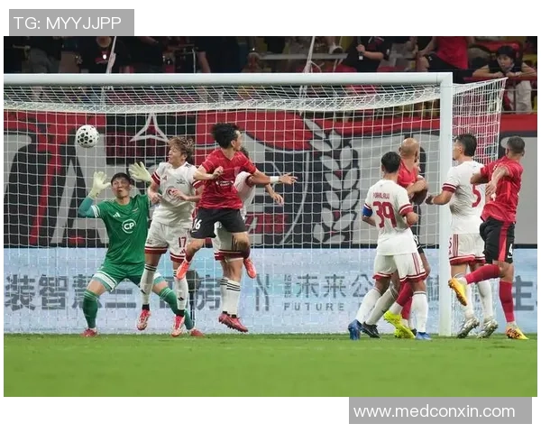 赛后分析广州足球队与成都足球队的团队配合与战术执行情况