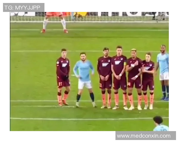 超模与足球明星的精彩瞬间大揭秘,谁才是场上场下的真正焦点