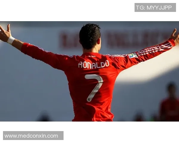 足球明星在球场上的时尚穿着风格解析与搭配技巧分享